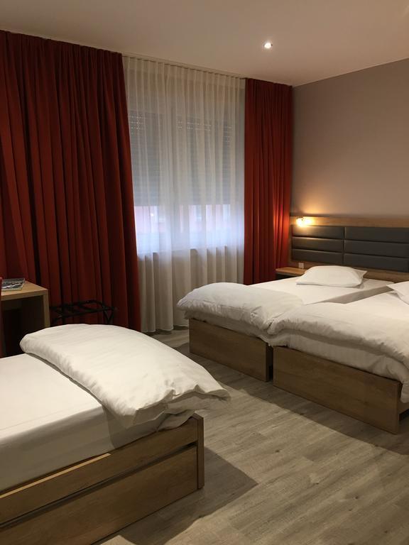 Auberge La Veranda Hesperange Bagian luar foto